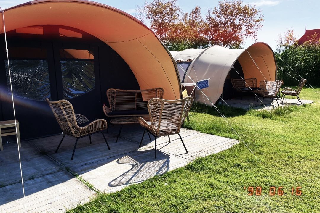 Eingerichtete Zelte auf dem Ferienhof De Oorsprong