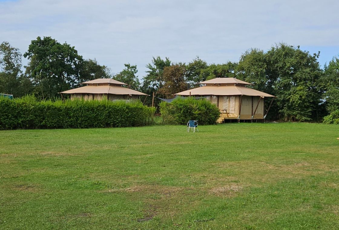 Safarizelt Eive – Modernes Glamping mit Pelletofen