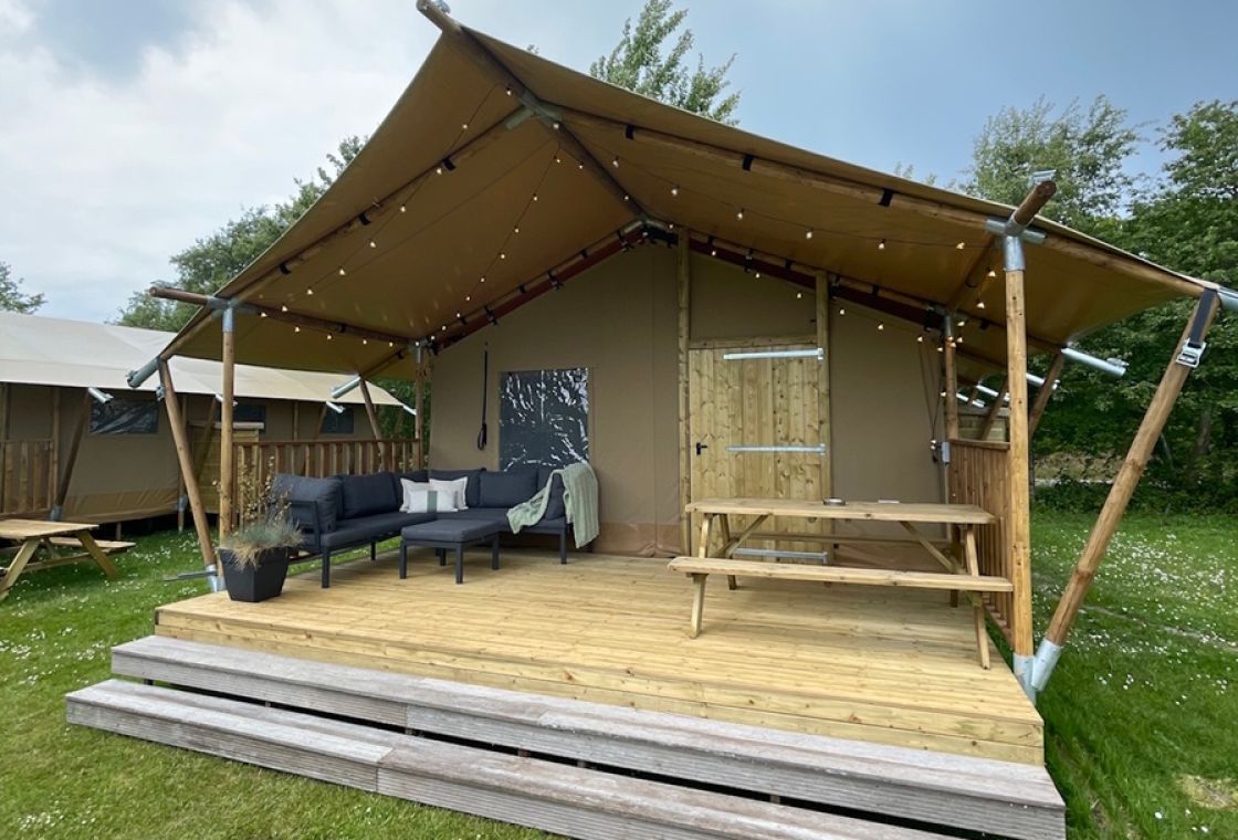 Safarizelt Dún – Glamping für 5 Personen mit Komfort