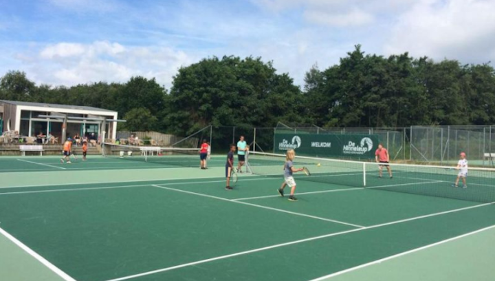 Tennis spiel am Schiermonnikoog