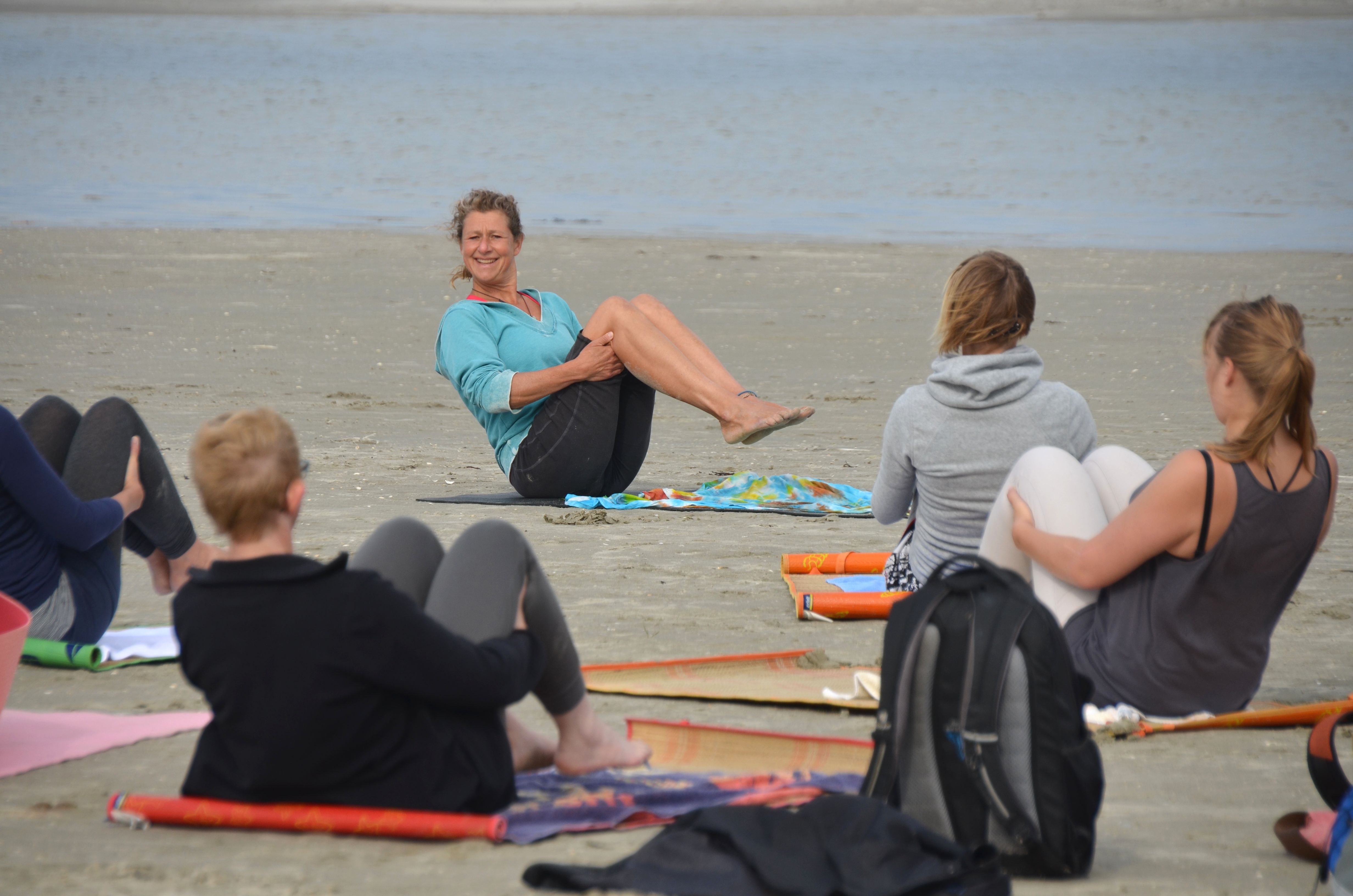 Yoga op het strand van Schiermonnikoog