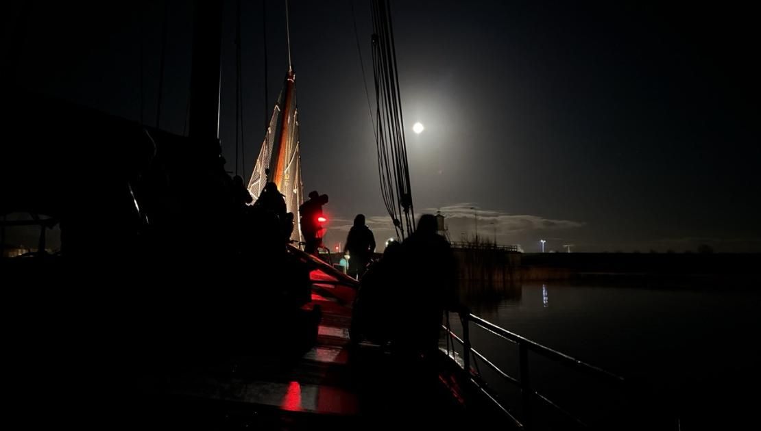 sterrenkijken tijdens het zeilen op het Wad