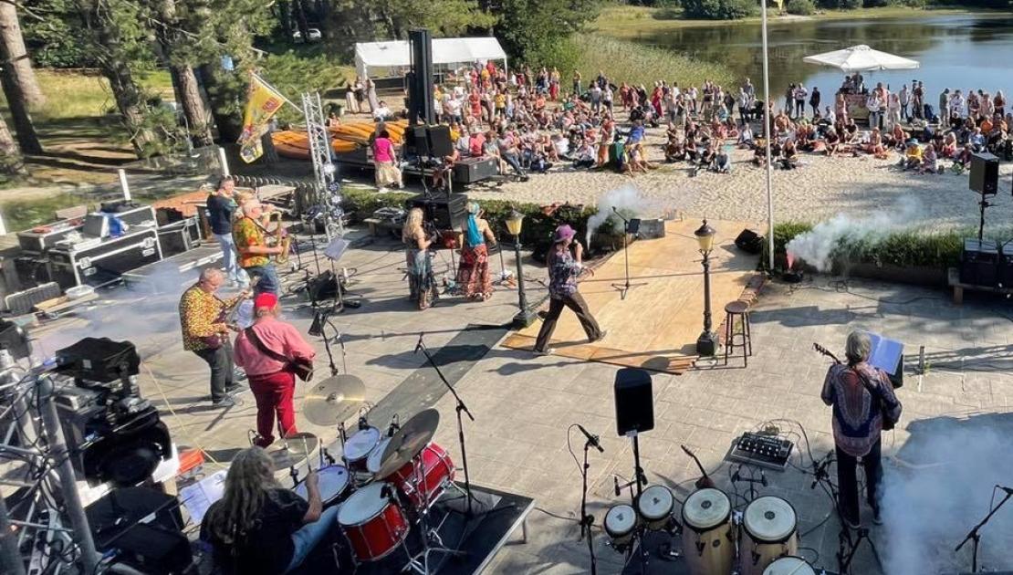 Muziek aan de plas op Schiermonnikoog