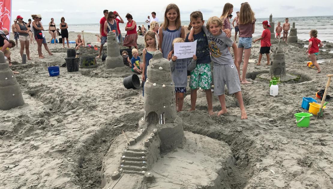zandkastelen bouwen op Schiermonnikoog